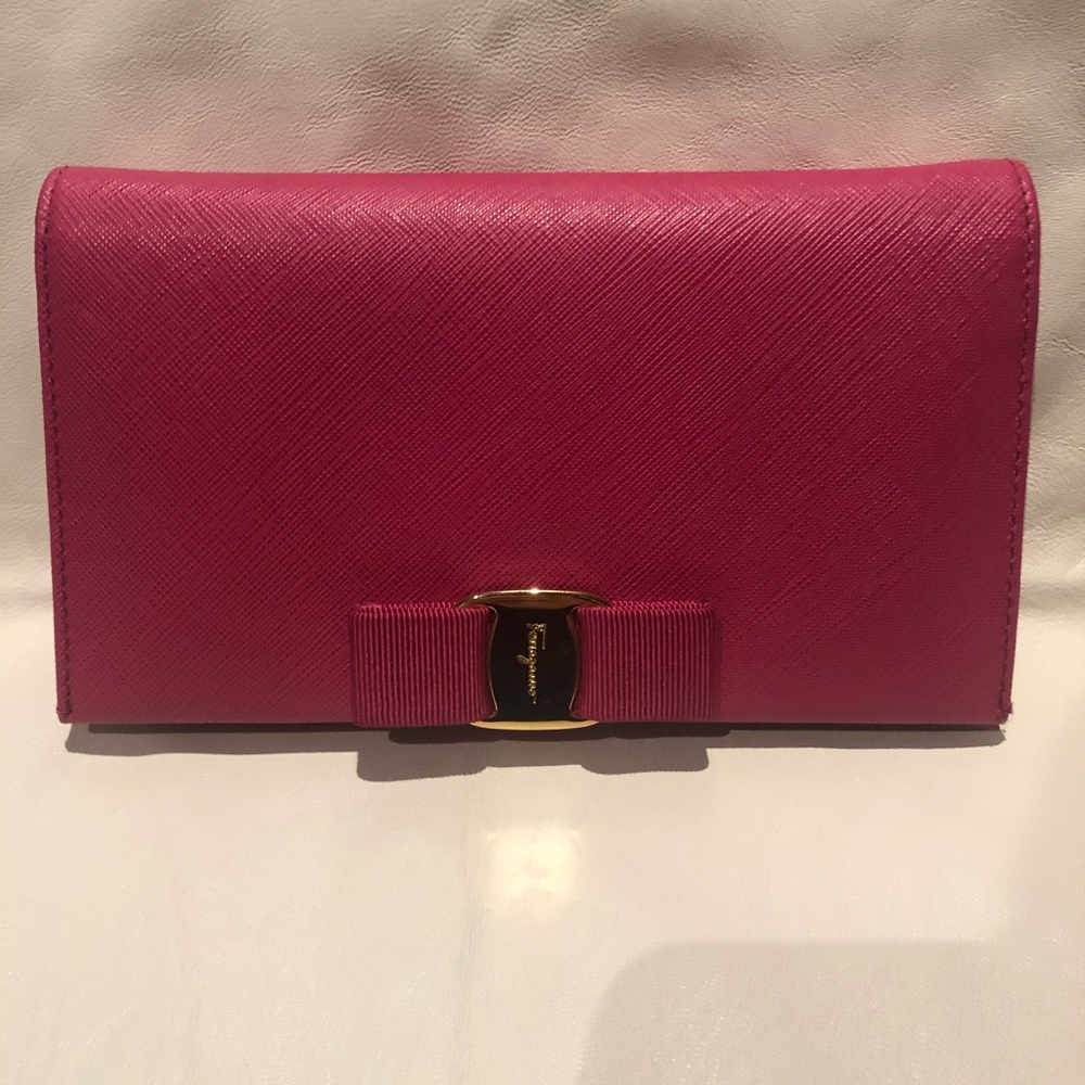 Ferragamo Miss Vara Chain Wallet Saffiano pink